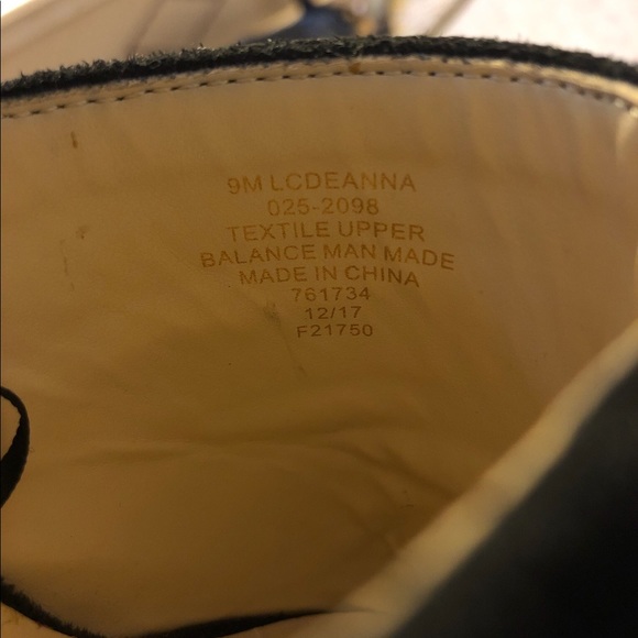 LC Faux Ruffled Suede Sandals Anna 9M - Picture 7 of 7